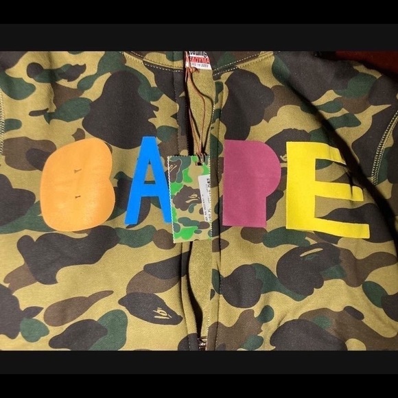Bape tiger camo doesn’t fit asking $400 obo - Picture 2 of 5